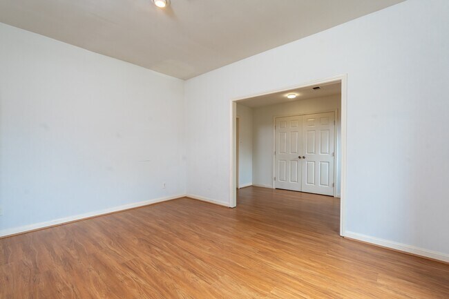Foto del edificio - 8819 Hazen St