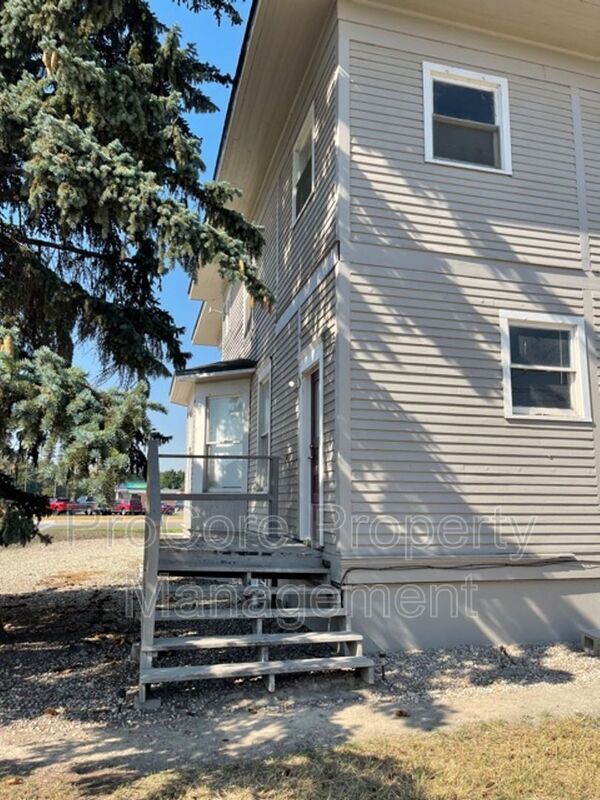 Building Photo - 321 Blaine St