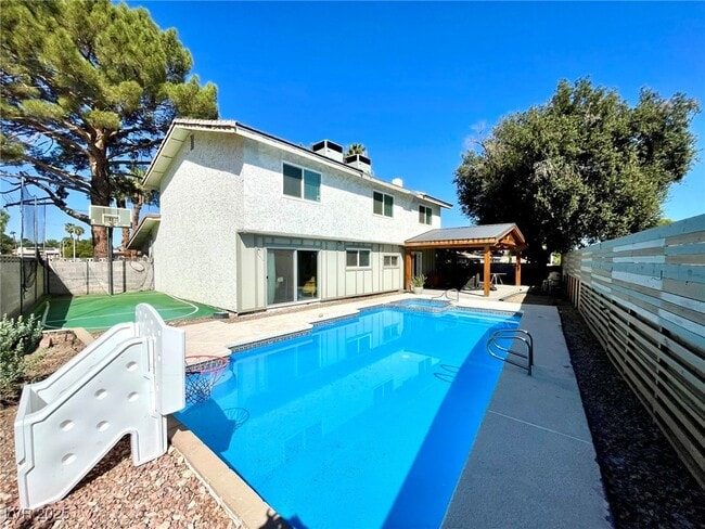 Building Photo - 2246 Windsor Dr