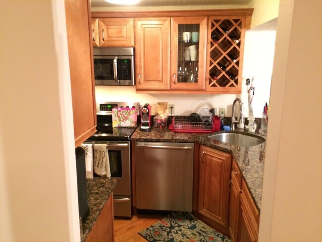 Building Photo - Prime WHC/BBS Condo Location / High End Up...