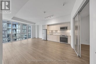 Building Photo - 357 King St W