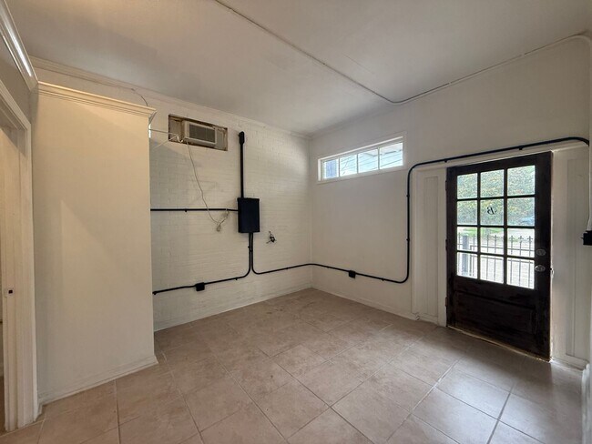 Foto del edificio - Rental Available: 427B General Mouton