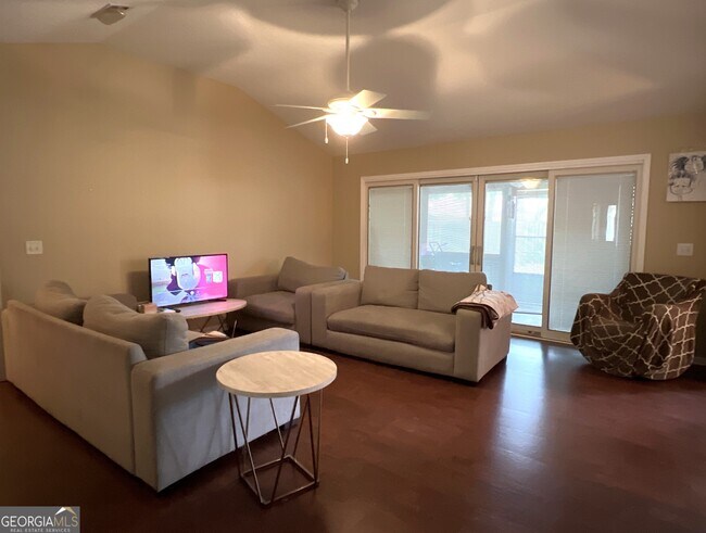 Foto del edificio - 114 Royal Acres Cir