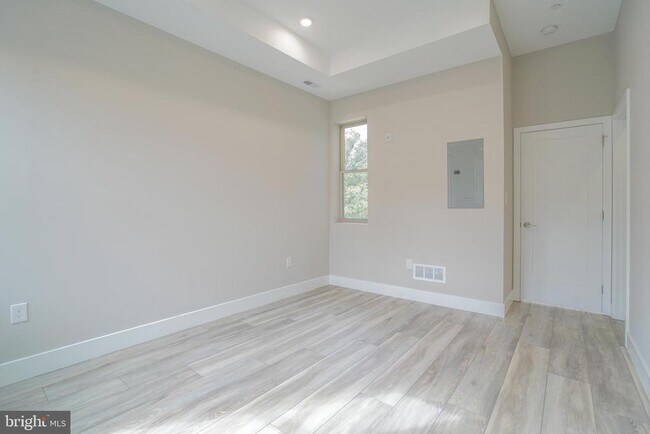 Foto del edificio - 1068 N Front St