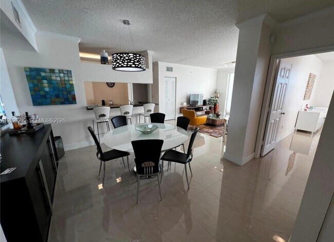 Foto del edificio - 17100 N Bay Rd