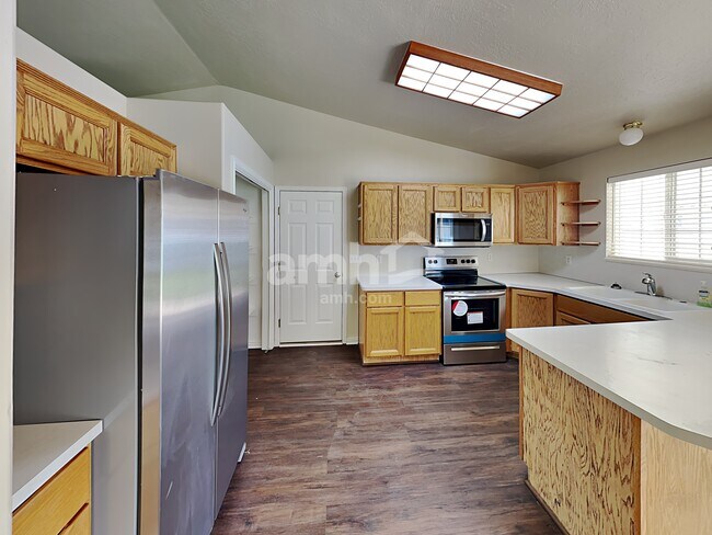 Building Photo - 1667 N 250 W