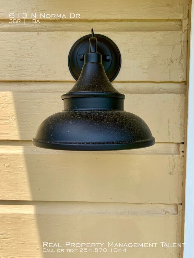 Foto del edificio - 613 N Norma Dr