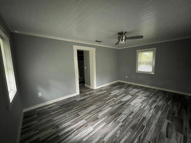 Foto del edificio - 1316 Aintree Ln