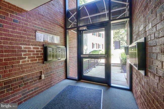 Foto del edificio - 53 Skyhill Rd