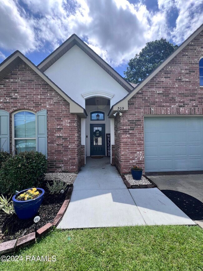 Foto del edificio - 309 Sun Ridge St