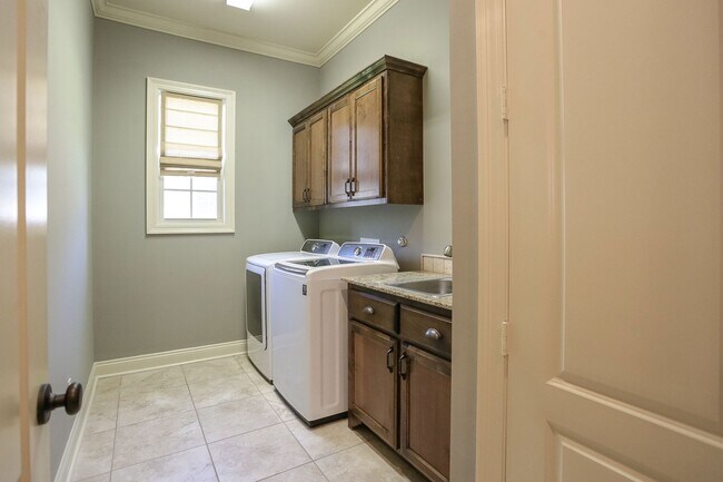 Building Photo - 5834 Willow Breeze Drive