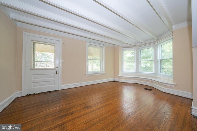 Foto del edificio - 211 Pennswood Rd