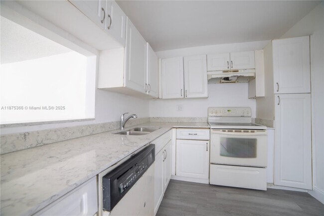 Building Photo - 4334 NW 9th Ave