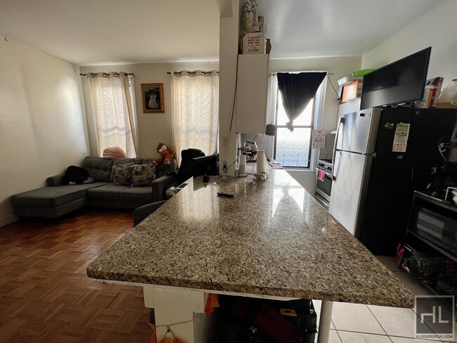 Building Photo - 30 AVENUE - 1BR - ASTORIA, QUEENS