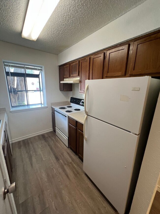 Foto del edificio - 2 story, 2 bedroom home available now!