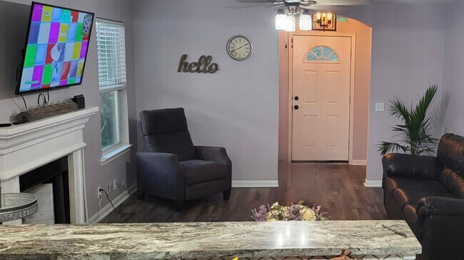 Foto del edificio - 709 Sparkling Brook Ln