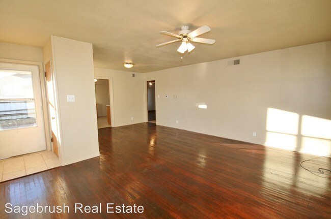 Building Photo - 3 br, 1.5 bath House - 112 E. Manana Blvd.