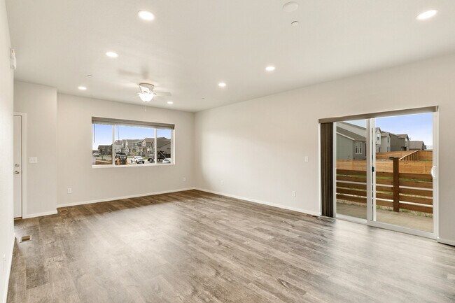 Sala de estar - 2726 Barnstormer St