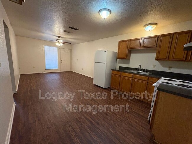 Foto del edificio - 1112 Williams Ave