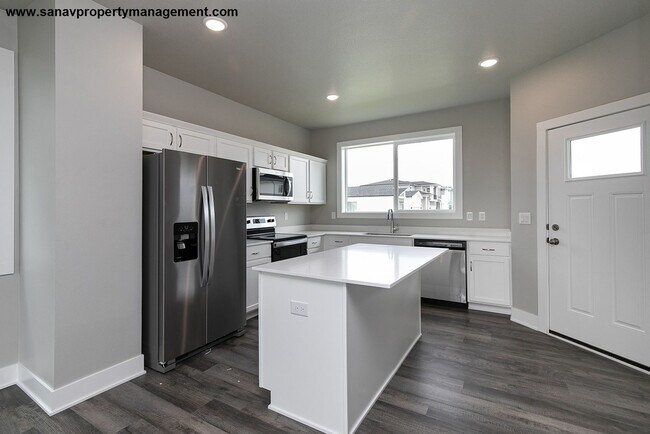 Foto del edificio - Experience Home Perfection in Style! Spaci...