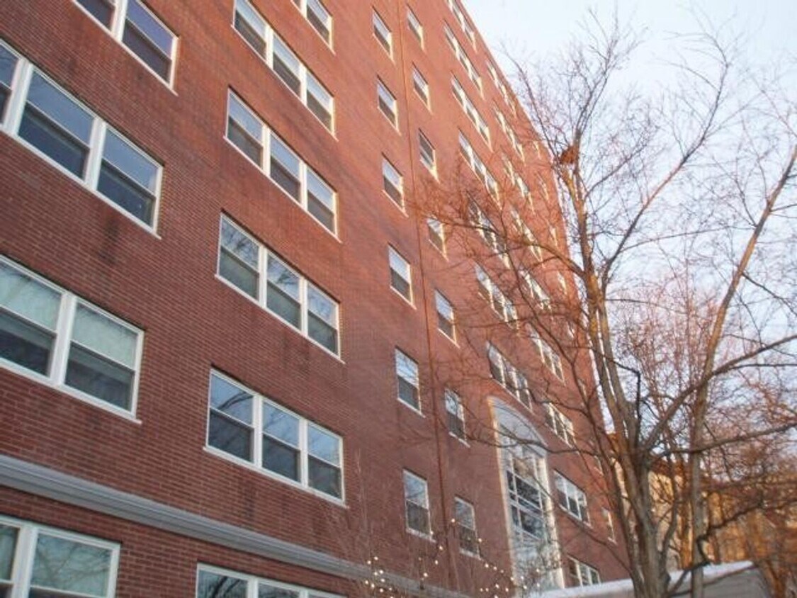 Primary Photo - 1600 Beacon St