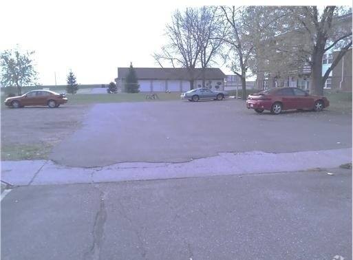 Área de estacionamiento - Thorp Country Apartments