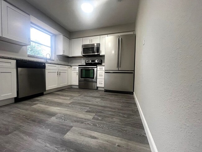 Photo - 1409 Cadillac Dr House