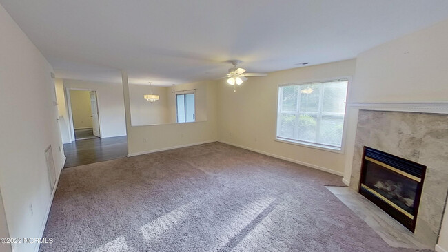 Building Photo - 4158 Breezewood Dr