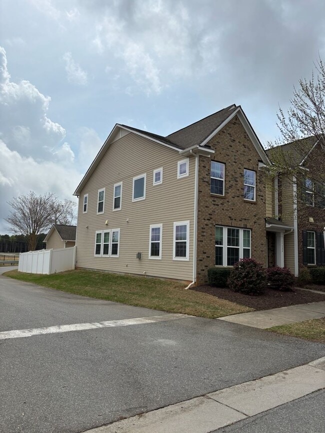 Photo - Renovated 3Bd, 2.5Ba End Unit Lake Norman Townhome with Fenced-in Yard and 1 Car Garage Coming Soon