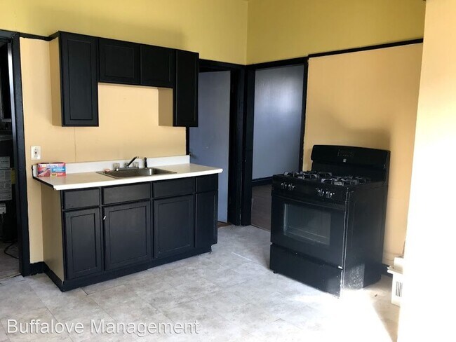 Building Photo - 3 br, 1 bath House - 70 Regent St