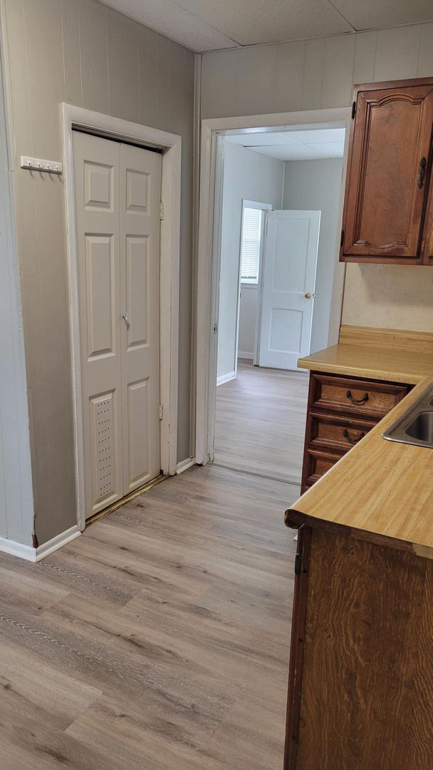 Building Photo - Cute 2br house nestled in a quiet neighbor...