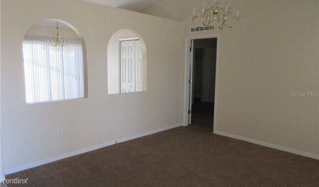 Building Photo - 255 Lobelia Dr