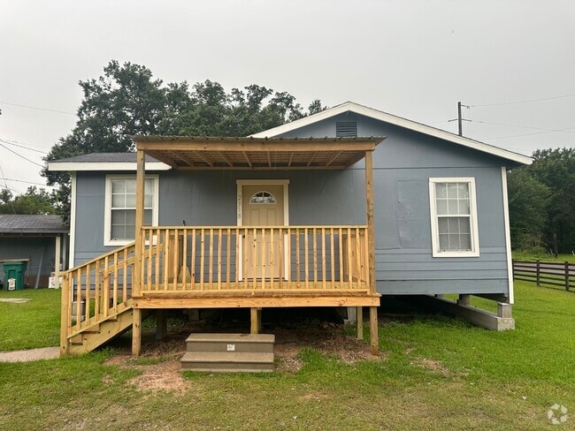 Building Photo - 2319 Riverside Dr