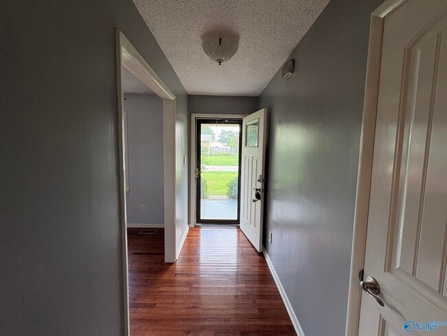 Foto del edificio - 125 Meadow Dr