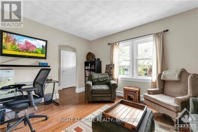Building Photo - 24 Desjardins Ave