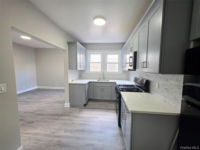 Foto del edificio - 147 Jericho Tpke