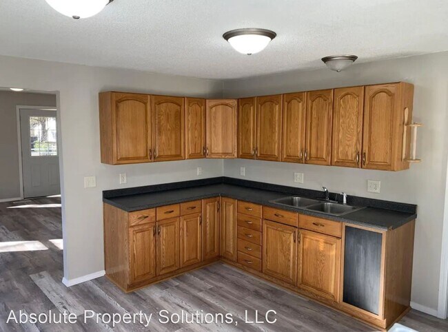 Foto del edificio - 3 br, 2 bath House - 2046 N Campbell Ave