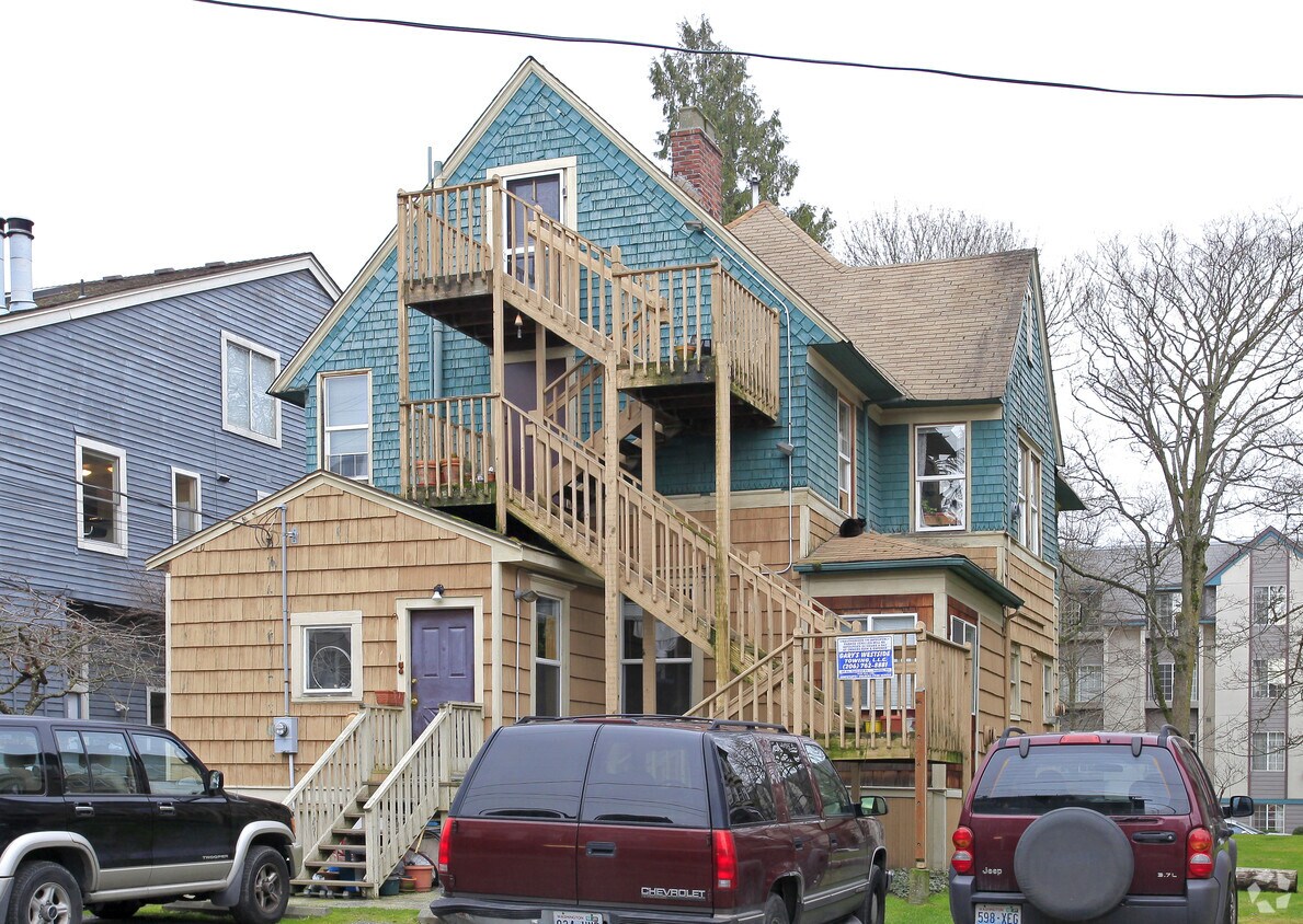 Building Photo - 1811 17th Ave