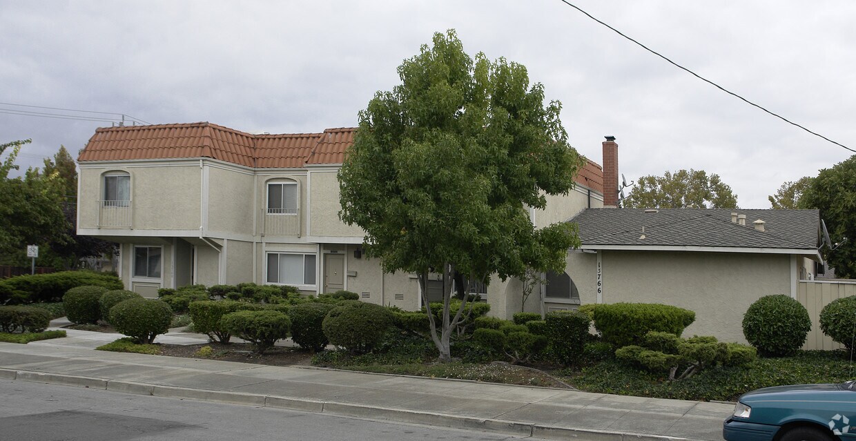 Primary Photo - 13700-13766 Aurora Dr