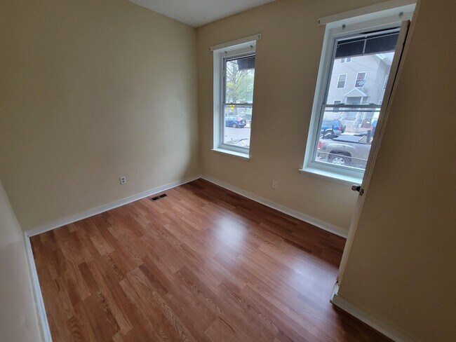 Building Photo - 68 Sylvan Ave