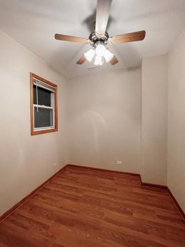 Foto del edificio - 5827 W Ainslie St