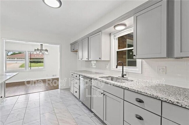 Foto del edificio - 8105 E 80th Terrace