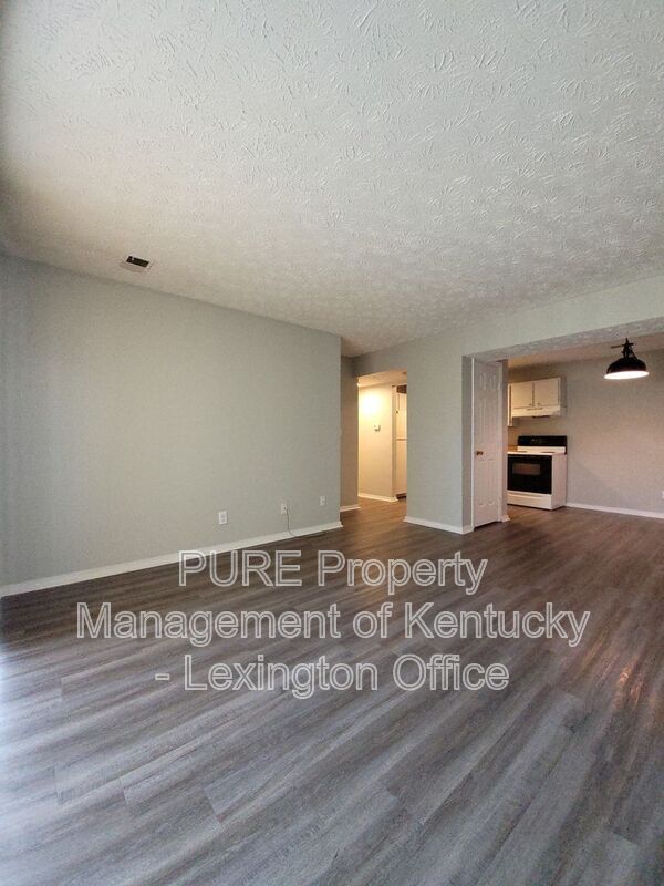 Foto del edificio - 352 Redding Rd