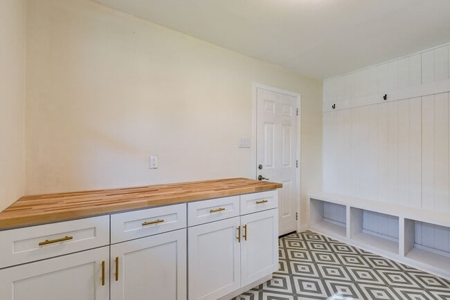 Building Photo - 4303 Osby Dr