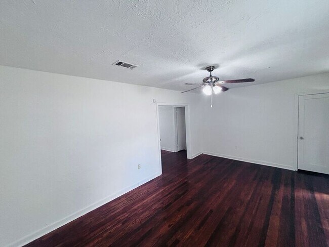 Foto del edificio - 239 Mason Blvd