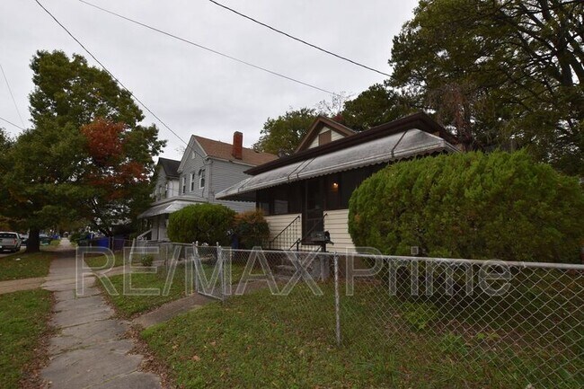 Building Photo - 830 W 41st St