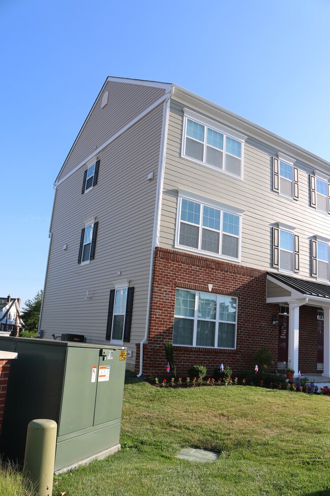 Building Photo - 3415 Naamans Dr