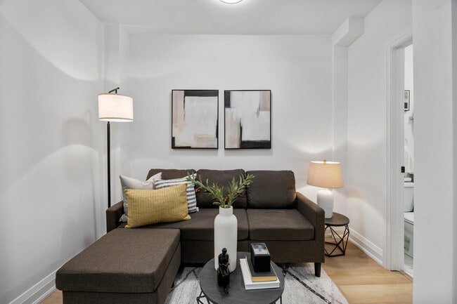 Photo du bâtiment - Brand new Renovated 1 Bedroom Unit