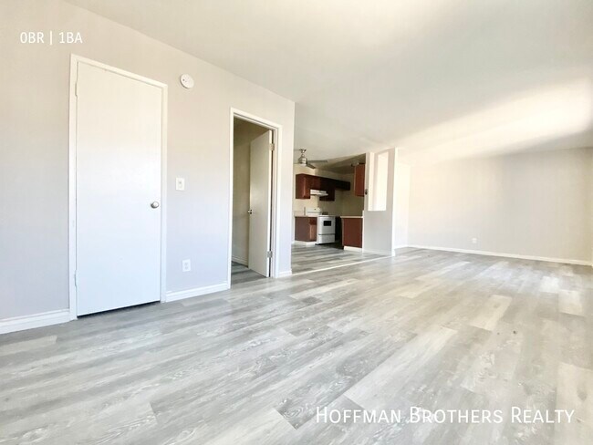 Foto del edificio - 14623 Sylvan St Van Nuys, CA 91411