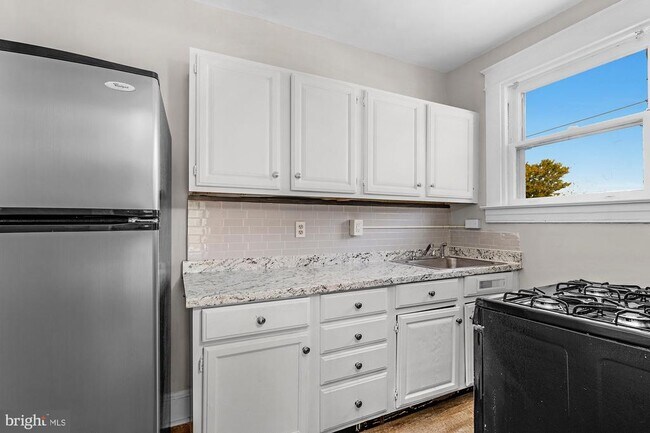 Foto del edificio - 639 Plymouth Rd